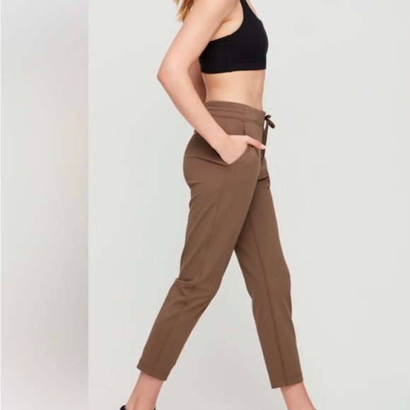 Aritzia The Constant Helena Athleisure Pants - Picture 2 of 5